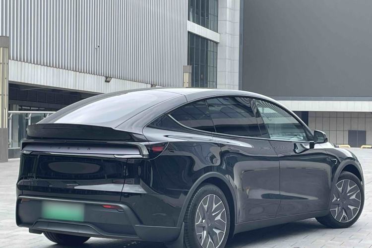 Used Tesla Model Y L 2025 Model Long-Range All-Wheel-Drive Version Exterior 2
