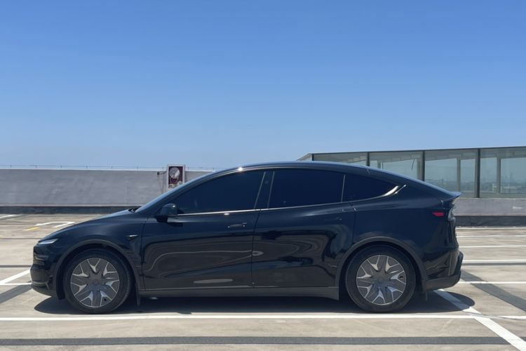 Used Tesla Model Y L 2025 Model Long-Range All-Wheel-Drive Version Exterior 3