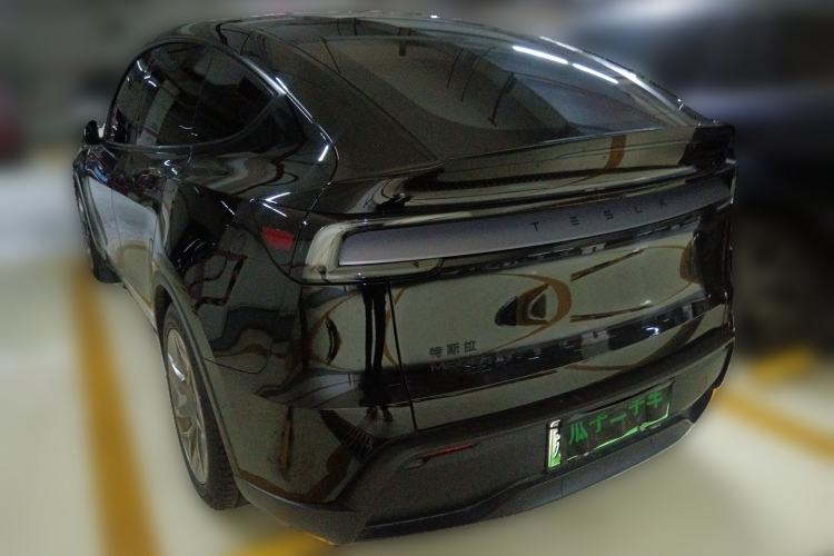 Used Tesla Model Y L 2025 Model Long-Range All-Wheel-Drive Version Exterior 3