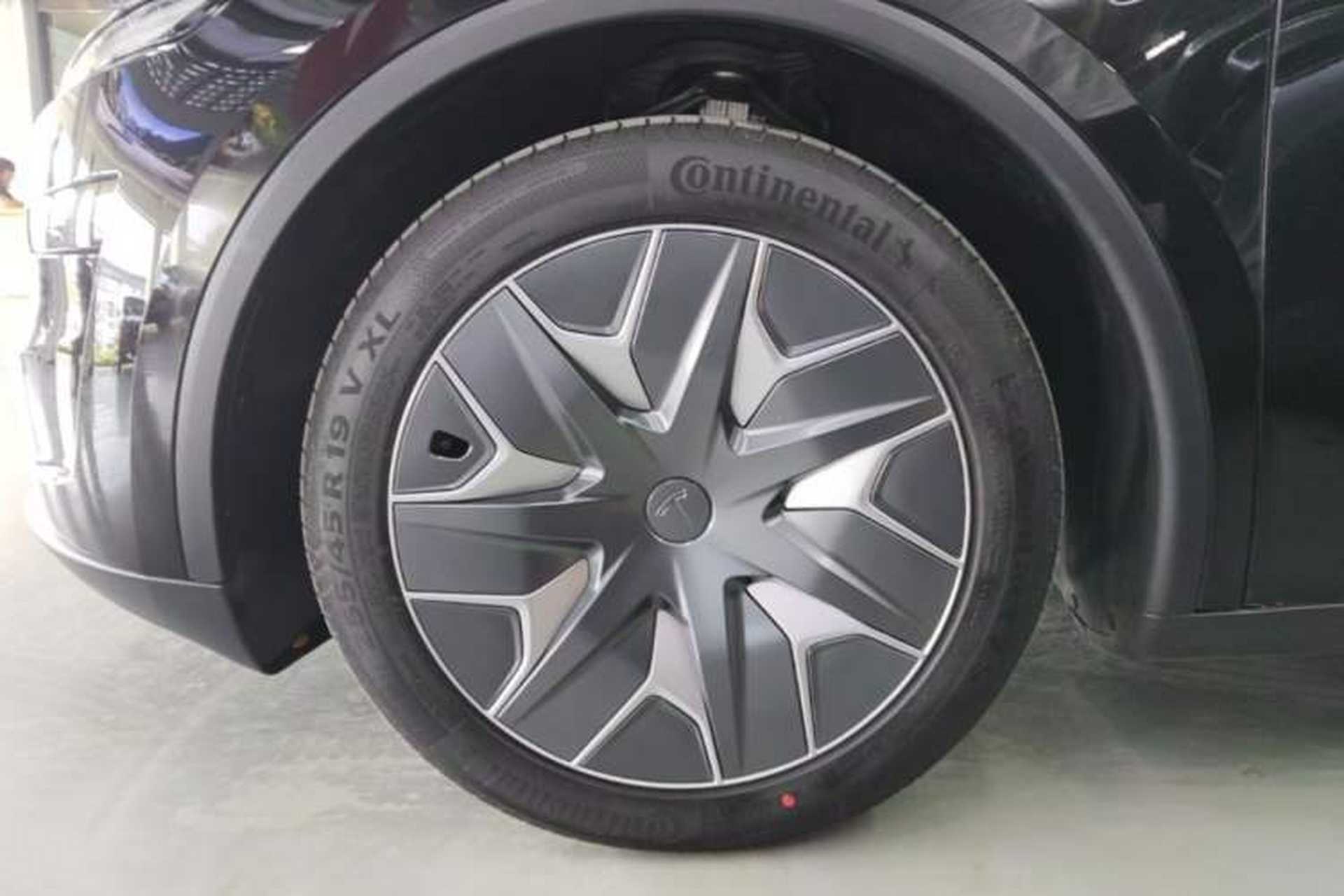 Used Tesla Model Y L 2025 Model Long-Range All-Wheel-Drive Version Exterior 4
