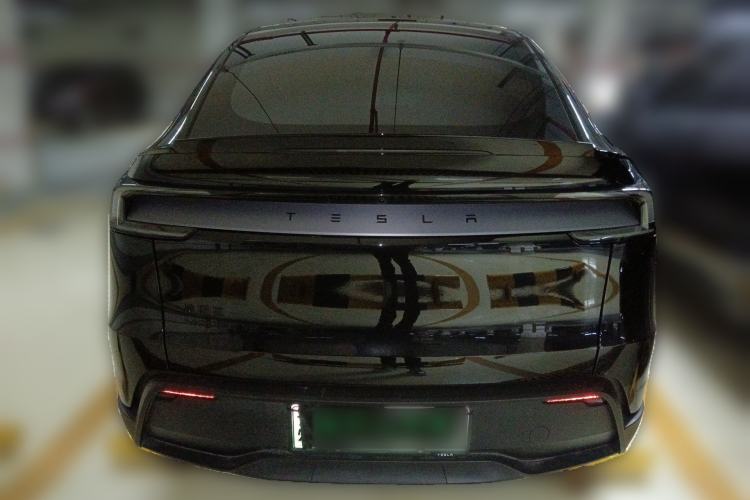 Used Tesla Model Y L 2025 Model Long-Range All-Wheel-Drive Version Exterior 4