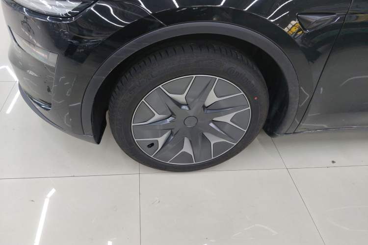 Used Tesla Model Y L 2025 Model Long-Range All-Wheel-Drive Version Exterior 4