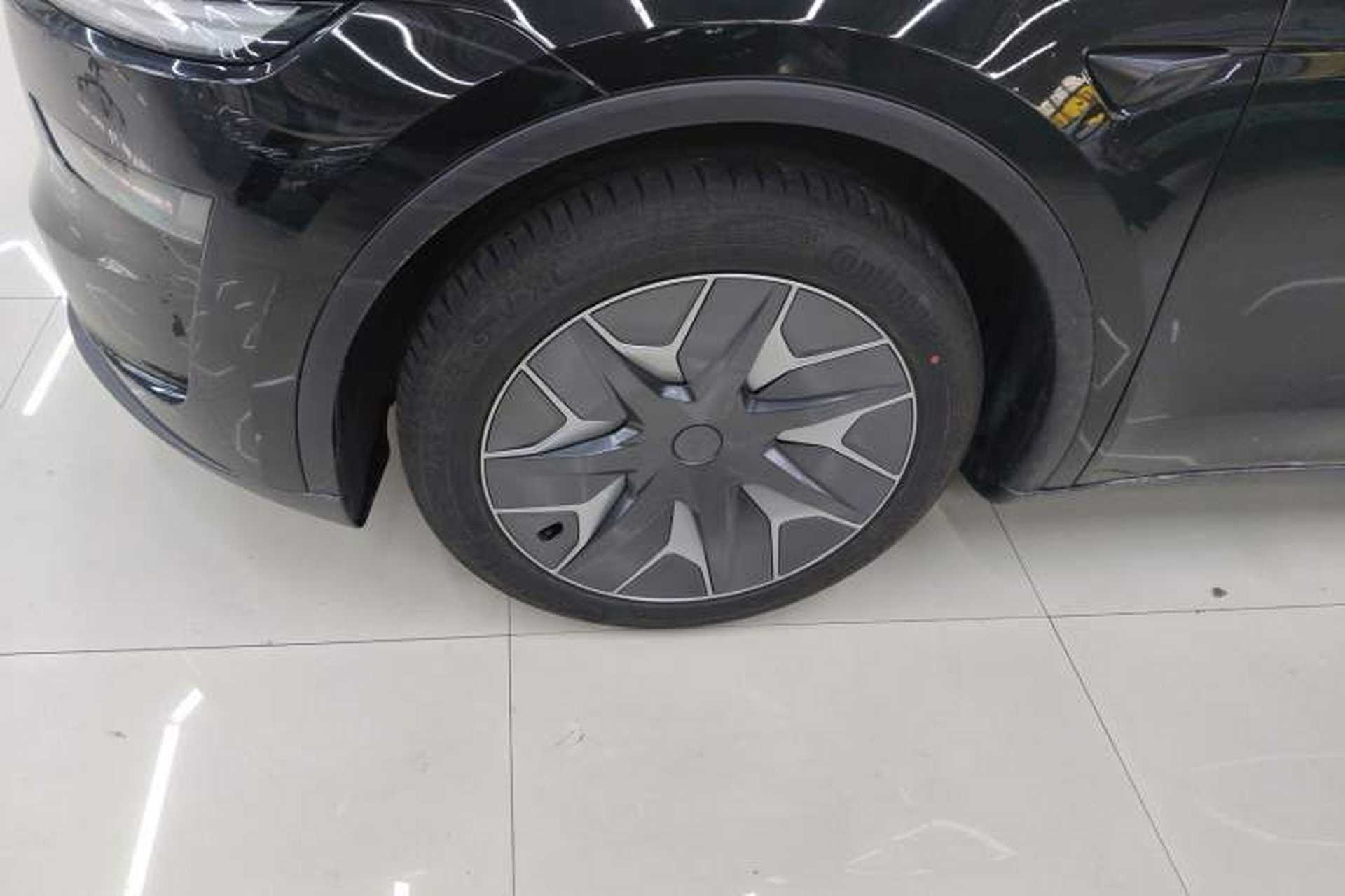 Used Tesla Model Y L 2025 Model Long-Range All-Wheel-Drive Version Exterior 4
