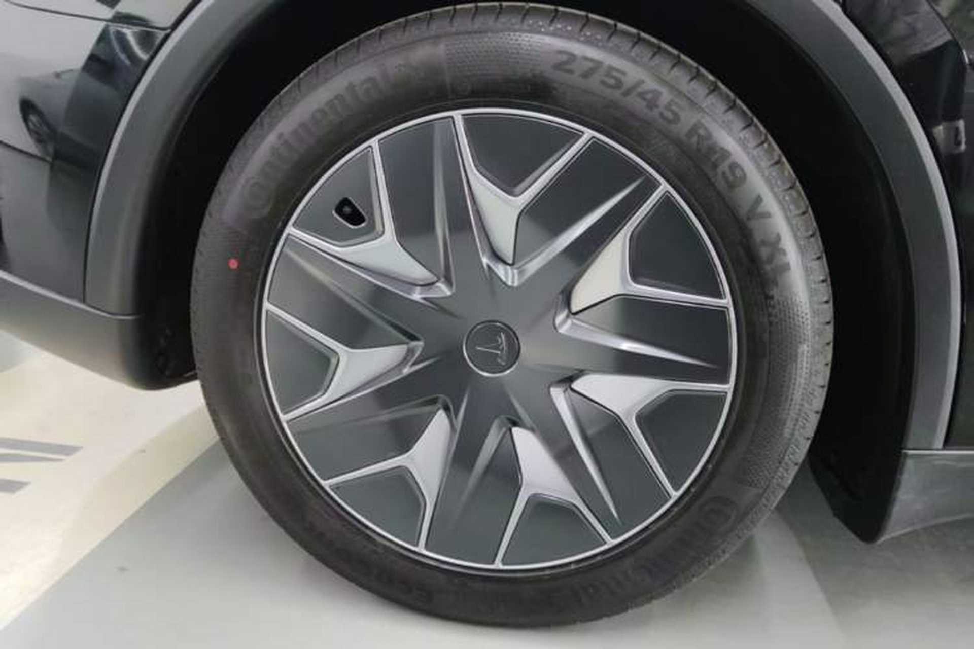 Used Tesla Model Y L 2025 Model Long-Range All-Wheel-Drive Version Exterior 5