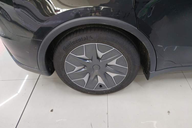 Used Tesla Model Y L 2025 Model Long-Range All-Wheel-Drive Version Exterior 5