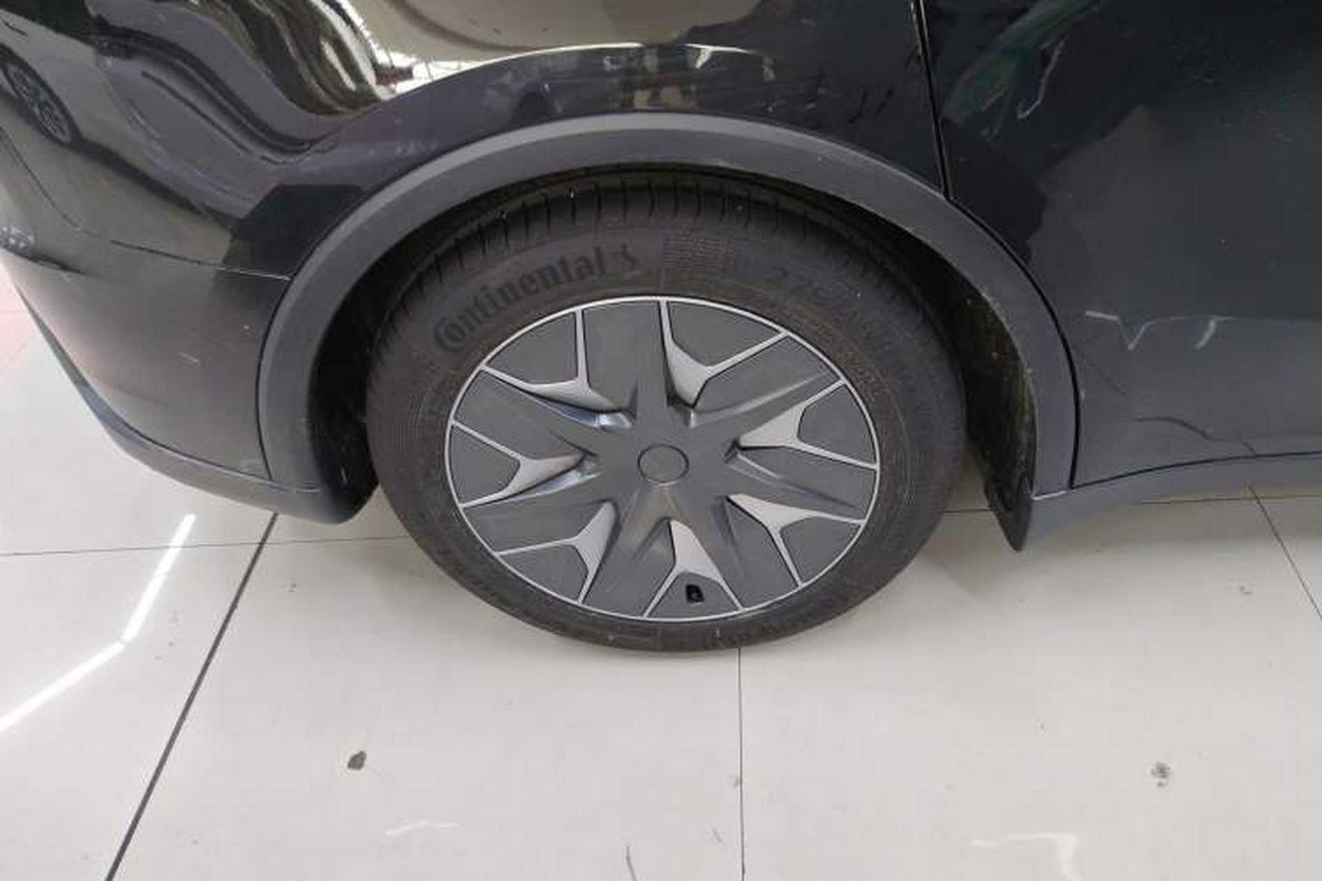 Used Tesla Model Y L 2025 Model Long-Range All-Wheel-Drive Version Exterior 5