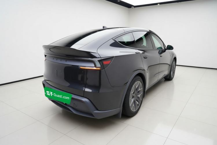 Used Tesla Model Y L 2025 Model Long-Range All-Wheel-Drive Version Exterior 5