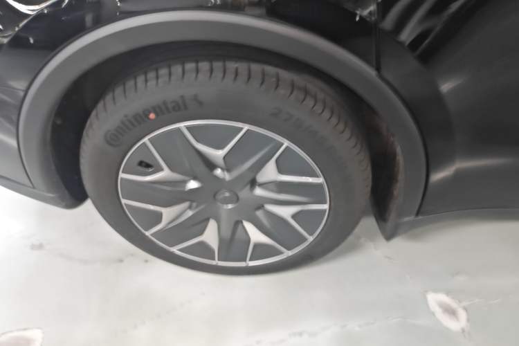 Used Tesla Model Y L 2025 Model Long-Range All-Wheel-Drive Version Exterior 5
