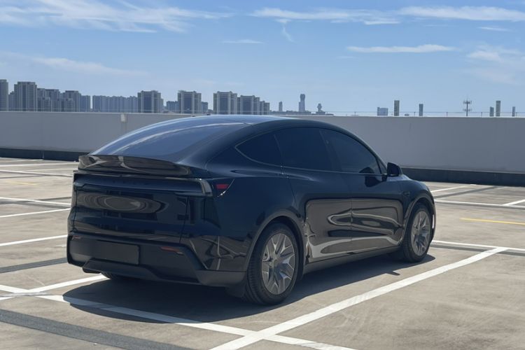 Used Tesla Model Y L 2025 Model Long-Range All-Wheel-Drive Version Exterior 6