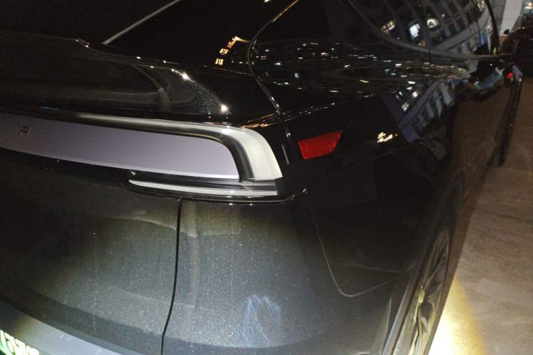 Used Tesla Model Y L 2025 Model Long-Range All-Wheel-Drive Version Exterior 6