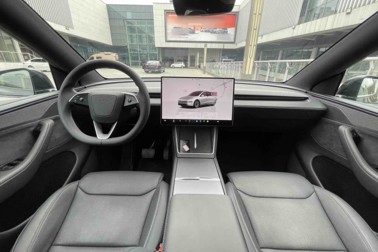Used Tesla Model Y L 2025 Model Long-Range All-Wheel-Drive Version Exterior 7