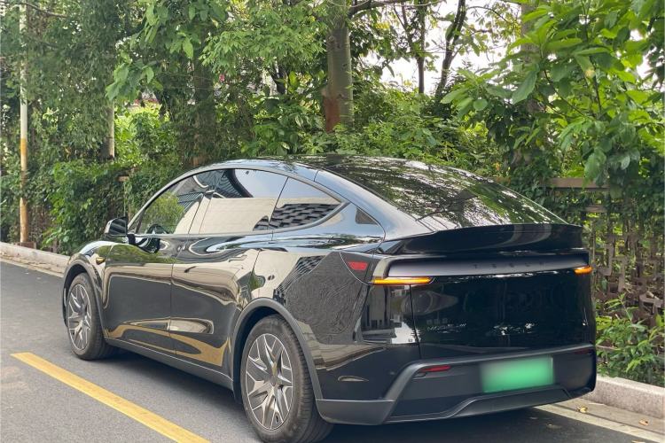 Used Tesla Model Y L 2025 Model Long-Range All-Wheel-Drive Version Exterior 8