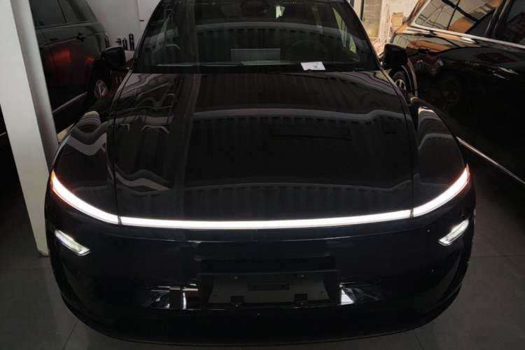 Used Tesla Model Y L 2025 Model Long-Range All-Wheel-Drive Version Front