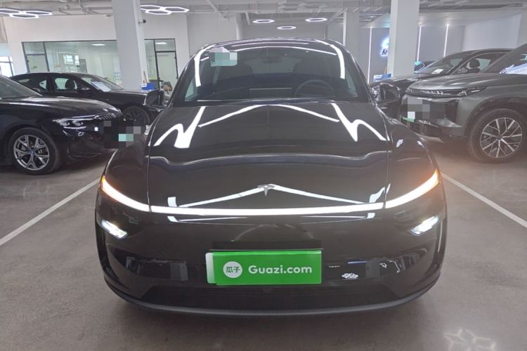 Used Tesla Model Y L 2025 Model Long-Range All-Wheel-Drive Version Front