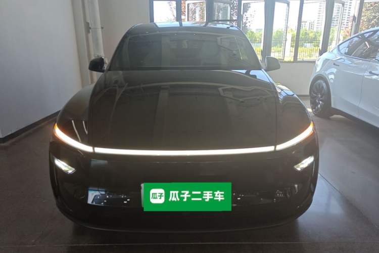 Used Tesla Model Y L 2025 Model Long-Range All-Wheel-Drive Version Front