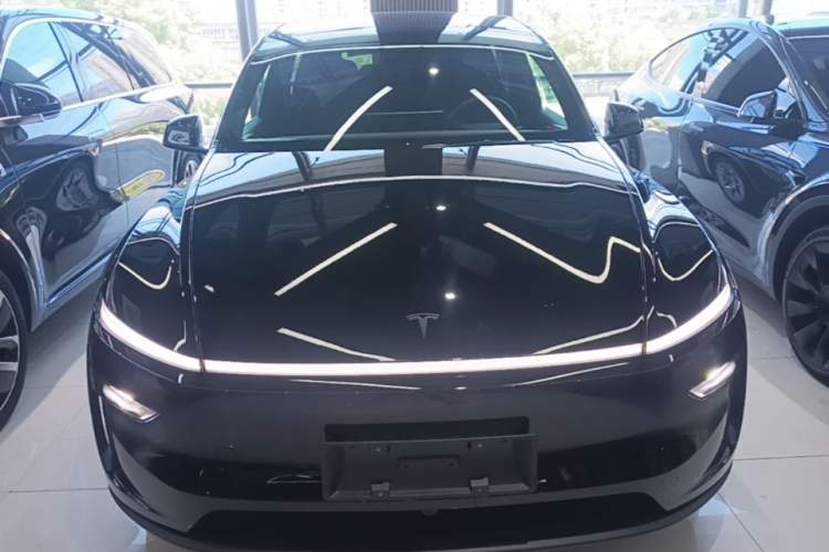 Used Tesla Model Y L 2025 Model Long-Range All-Wheel-Drive Version Front