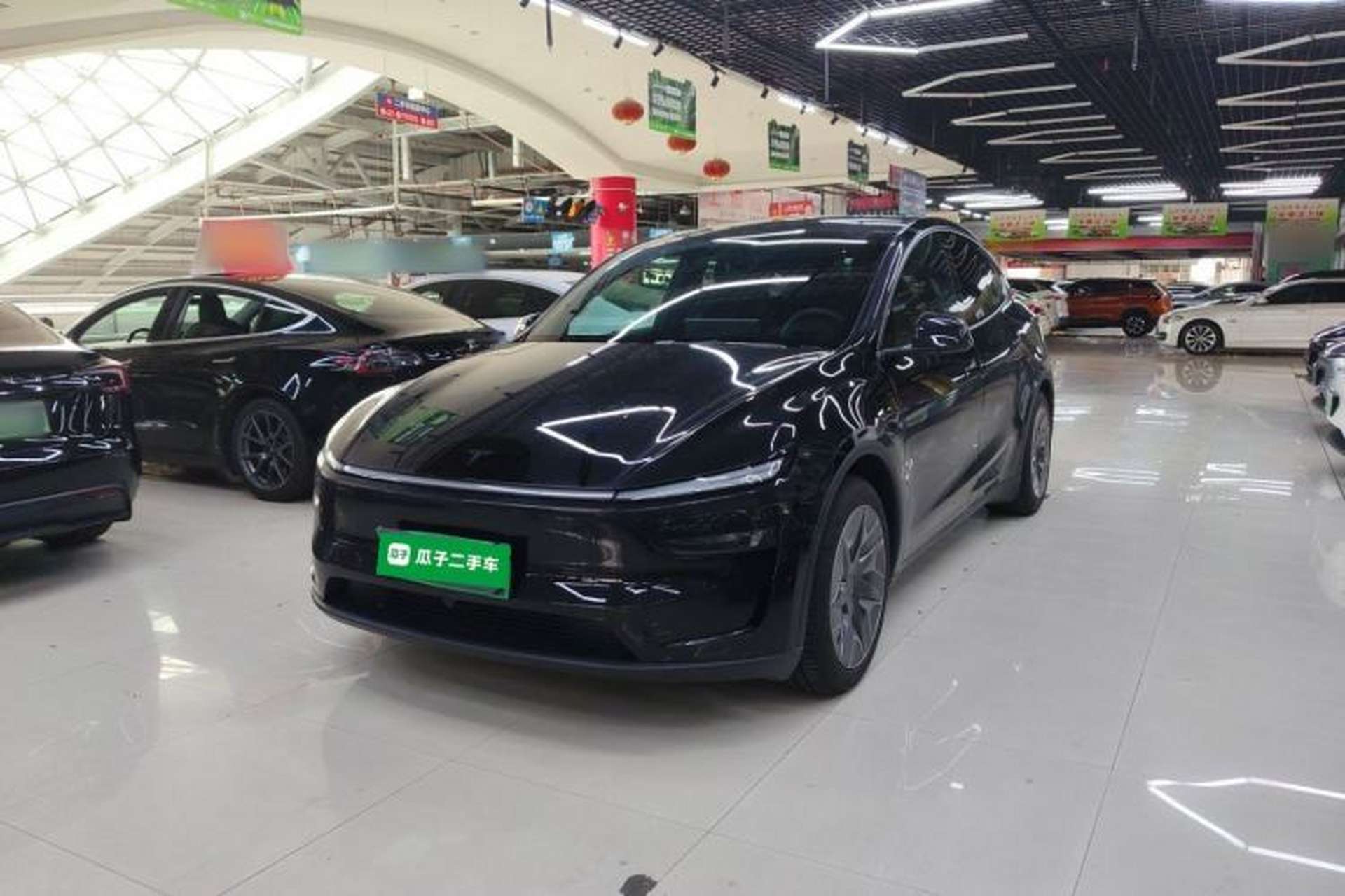 Used Tesla Model Y L 2025 Model Long-Range All-Wheel-Drive Version Front Left 45 Deg