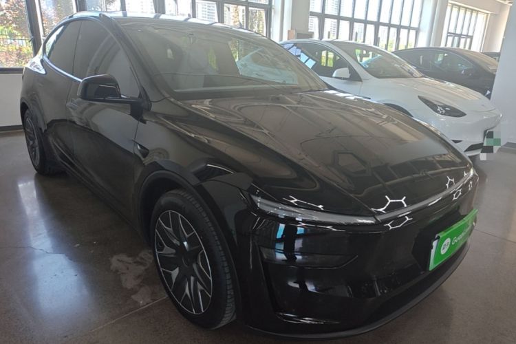 Used Tesla Model Y L 2025 Model Long-Range All-Wheel-Drive Version Front Right 45 Deg