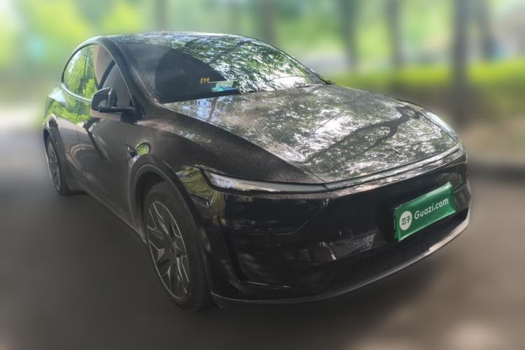 Used Tesla Model Y L 2025 Model Long-Range All-Wheel-Drive Version Front Right 45 Deg