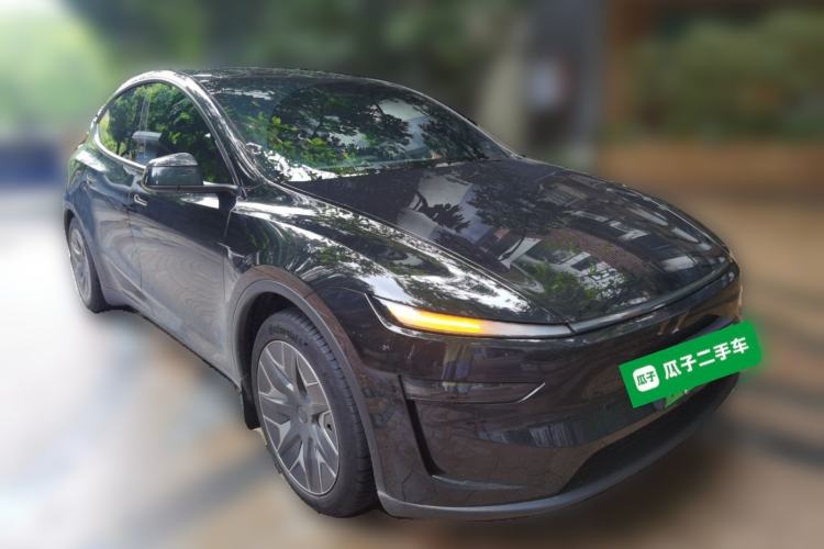 Used Tesla Model Y L 2025 Model Long-Range All-Wheel-Drive Version Front Right 45 Deg