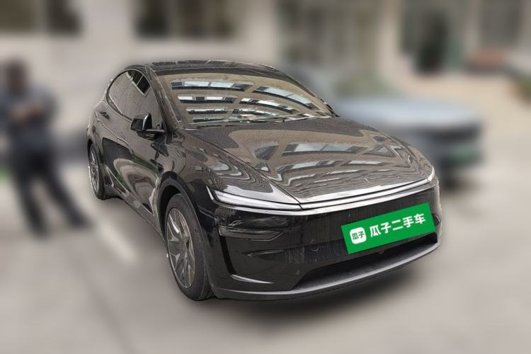 Used Tesla Model Y L 2025 Model Long-Range All-Wheel-Drive Version Front Right 45 Deg