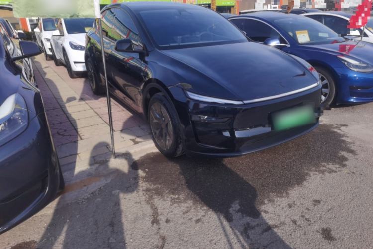 Used Tesla Model Y L 2025 Model Long-Range All-Wheel-Drive Version Front Right 45 Deg
