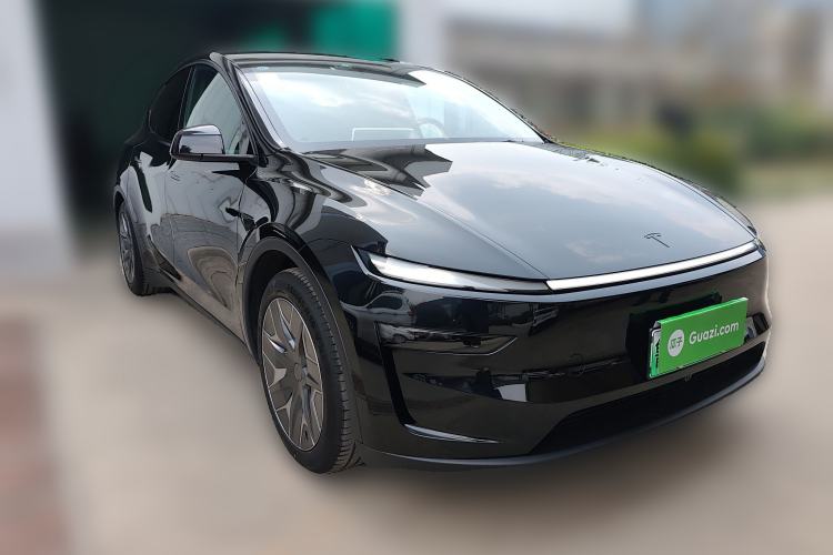 Used Tesla Model Y L 2025 Model Long-Range All-Wheel-Drive Version Front Right 45 Deg