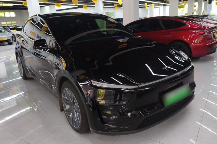 Used Tesla Model Y L 2025 Model Long-Range All-Wheel-Drive Version Front Right 45 Deg