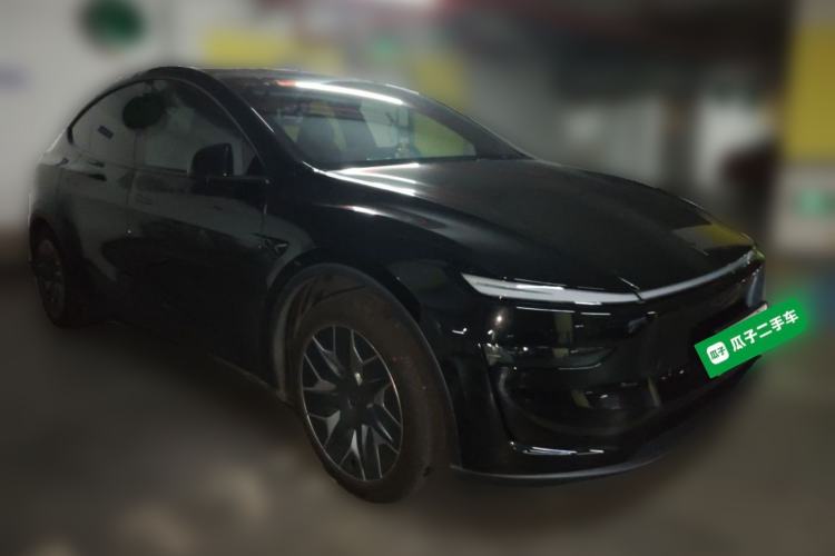 Used Tesla Model Y L 2025 Model Long-Range All-Wheel-Drive Version Front Right 45 Deg