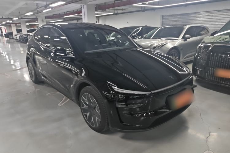 Used Tesla Model Y L 2025 Model Long-Range All-Wheel-Drive Version Front Right 45 Deg
