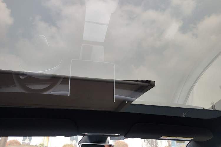 Used Tesla Model Y L 2025 Model Long-Range All-Wheel-Drive Version Headliner