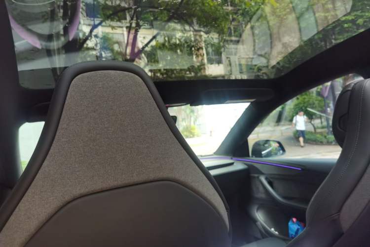 Used Tesla Model Y L 2025 Model Long-Range All-Wheel-Drive Version Headliner