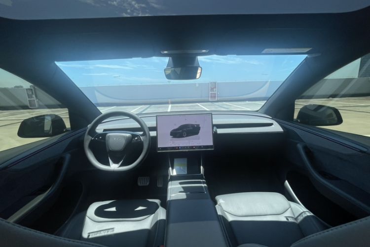 Used Tesla Model Y L 2025 Model Long-Range All-Wheel-Drive Version Interior 1