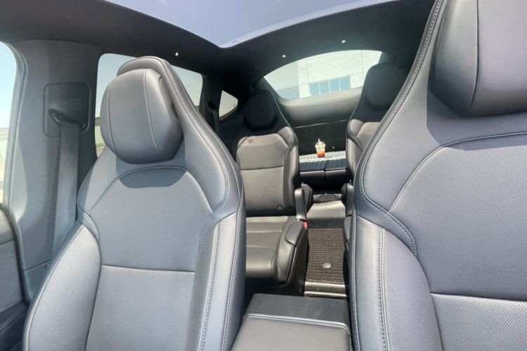 Used Tesla Model Y L 2025 Model Long-Range All-Wheel-Drive Version Interior 2