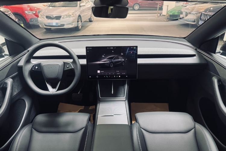 Used Tesla Model Y L 2025 Model Long-Range All-Wheel-Drive Version Interior 2