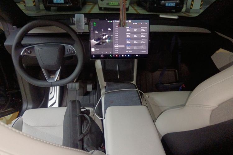 Used Tesla Model Y L 2025 Model Long-Range All-Wheel-Drive Version Interior 2