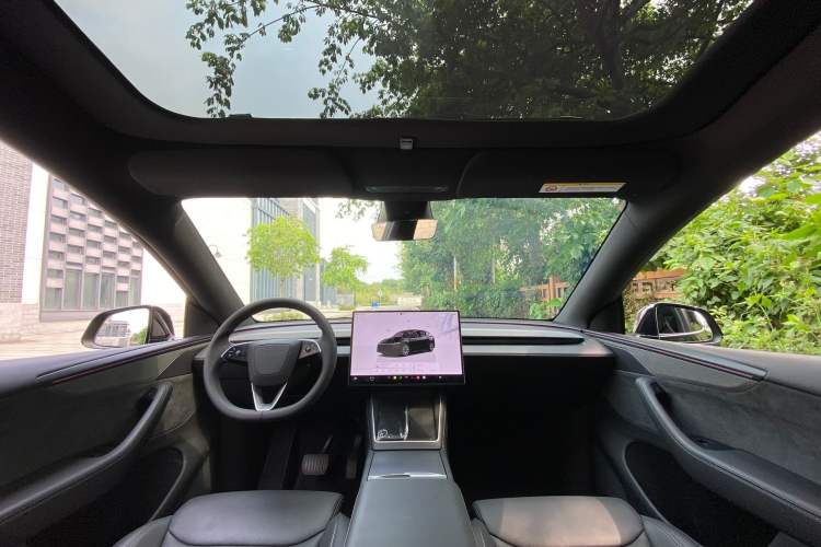 Used Tesla Model Y L 2025 Model Long-Range All-Wheel-Drive Version Interior 2