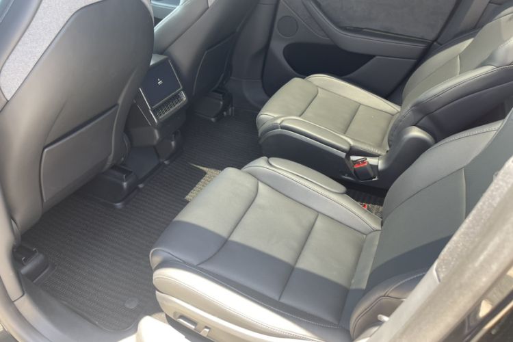 Used Tesla Model Y L 2025 Model Long-Range All-Wheel-Drive Version Interior 4