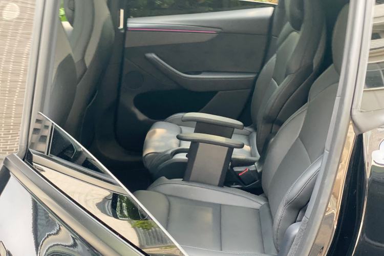 Used Tesla Model Y L 2025 Model Long-Range All-Wheel-Drive Version Interior 4