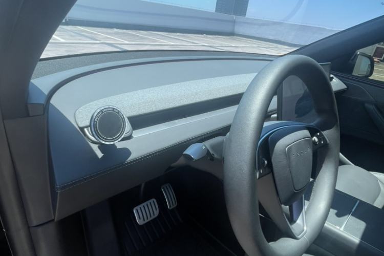 Used Tesla Model Y L 2025 Model Long-Range All-Wheel-Drive Version Interior 6