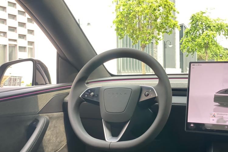 Used Tesla Model Y L 2025 Model Long-Range All-Wheel-Drive Version Interior 6