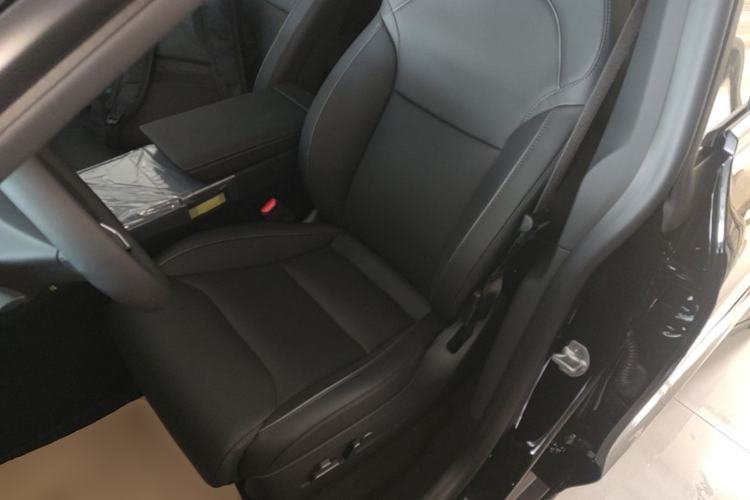 Used Tesla Model Y L 2025 Model Long-Range All-Wheel-Drive Version Left Front Seat