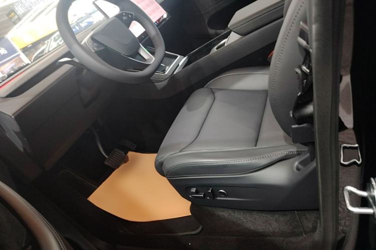Used Tesla Model Y L 2025 Model Long-Range All-Wheel-Drive Version Left Front Seat
