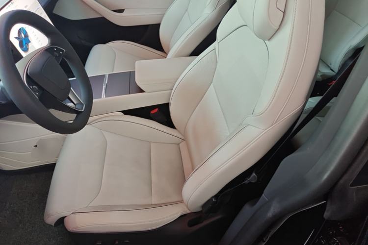 Used Tesla Model Y L 2025 Model Long-Range All-Wheel-Drive Version Left Front Seat