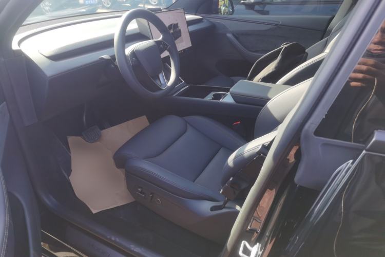 Used Tesla Model Y L 2025 Model Long-Range All-Wheel-Drive Version Left Front Seat