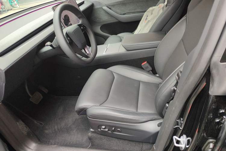 Used Tesla Model Y L 2025 Model Long-Range All-Wheel-Drive Version Left Front Seat