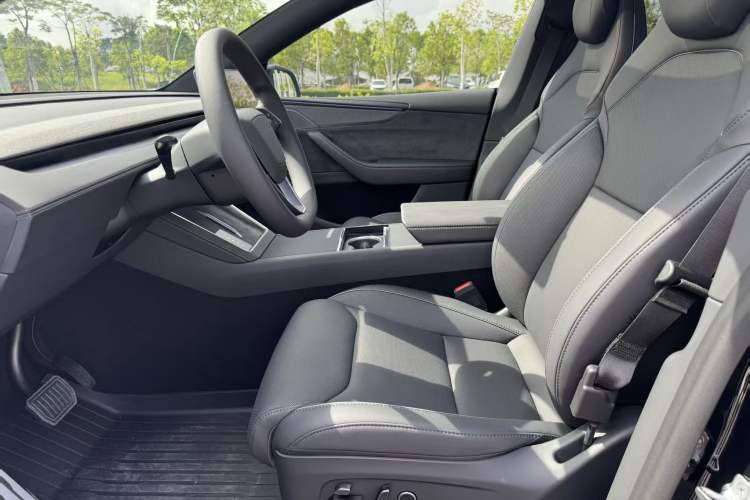 Used Tesla Model Y L 2025 Model Long-Range All-Wheel-Drive Version Left Front Seat
