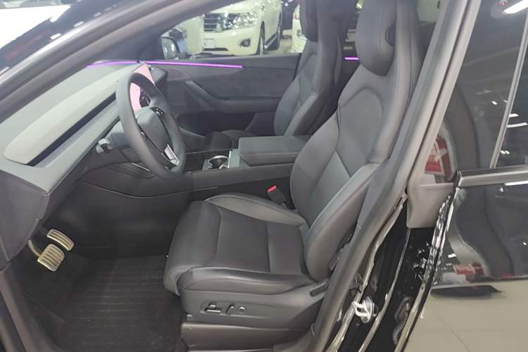 Used Tesla Model Y L 2025 Model Long-Range All-Wheel-Drive Version Left Front Seat