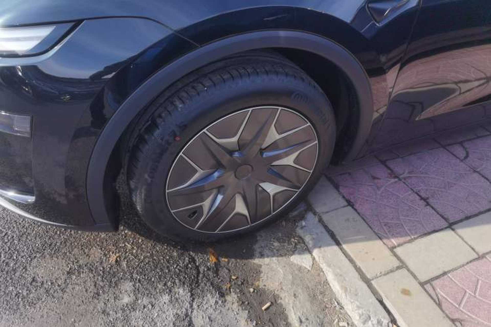 Used Tesla Model Y L 2025 Model Long-Range All-Wheel-Drive Version Left Front Wheel Hub