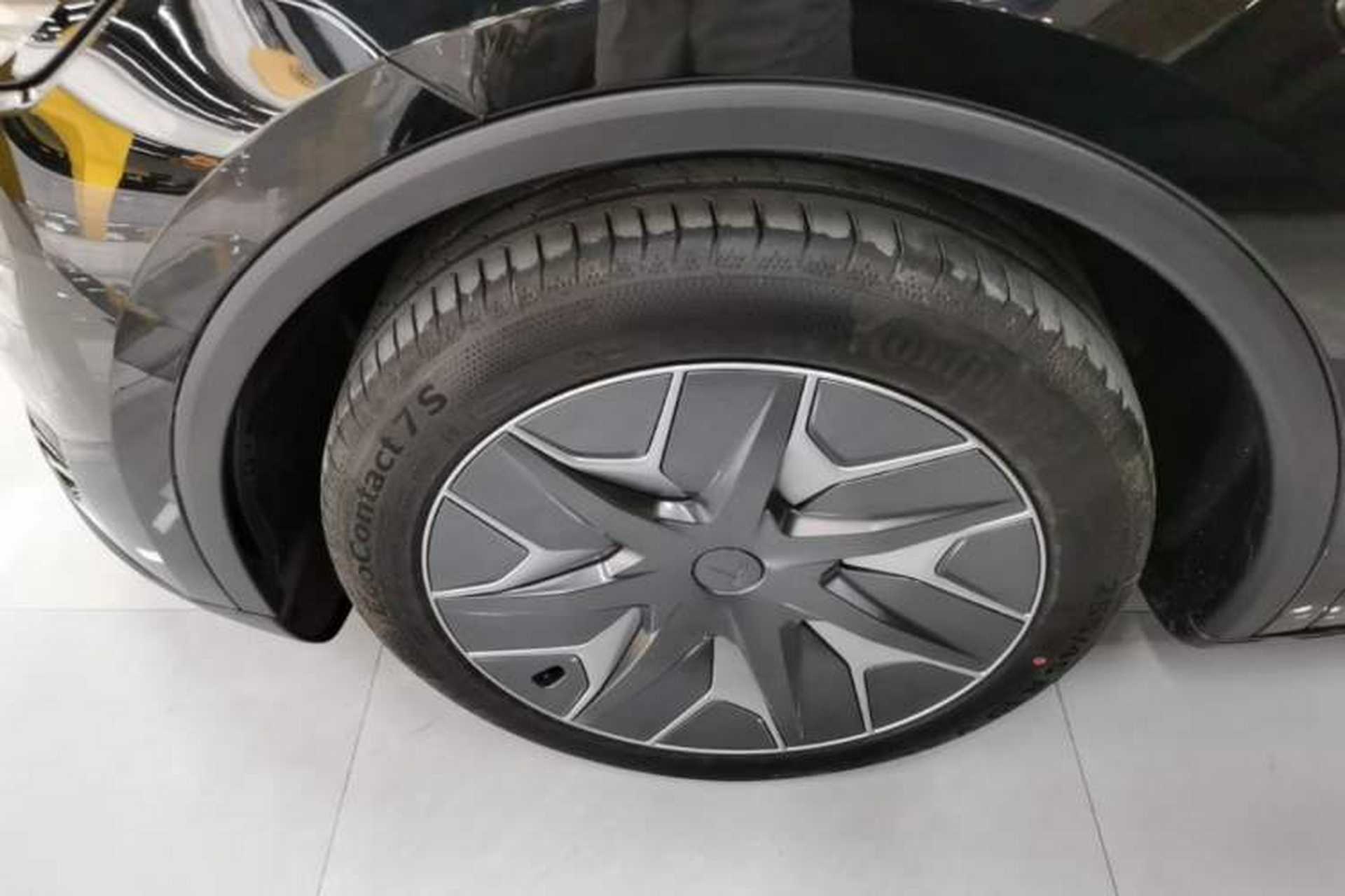 Used Tesla Model Y L 2025 Model Long-Range All-Wheel-Drive Version Left Front Wheel Hub